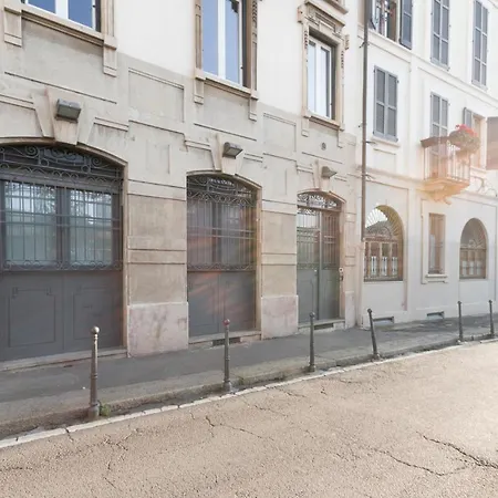 Appartement Arena *